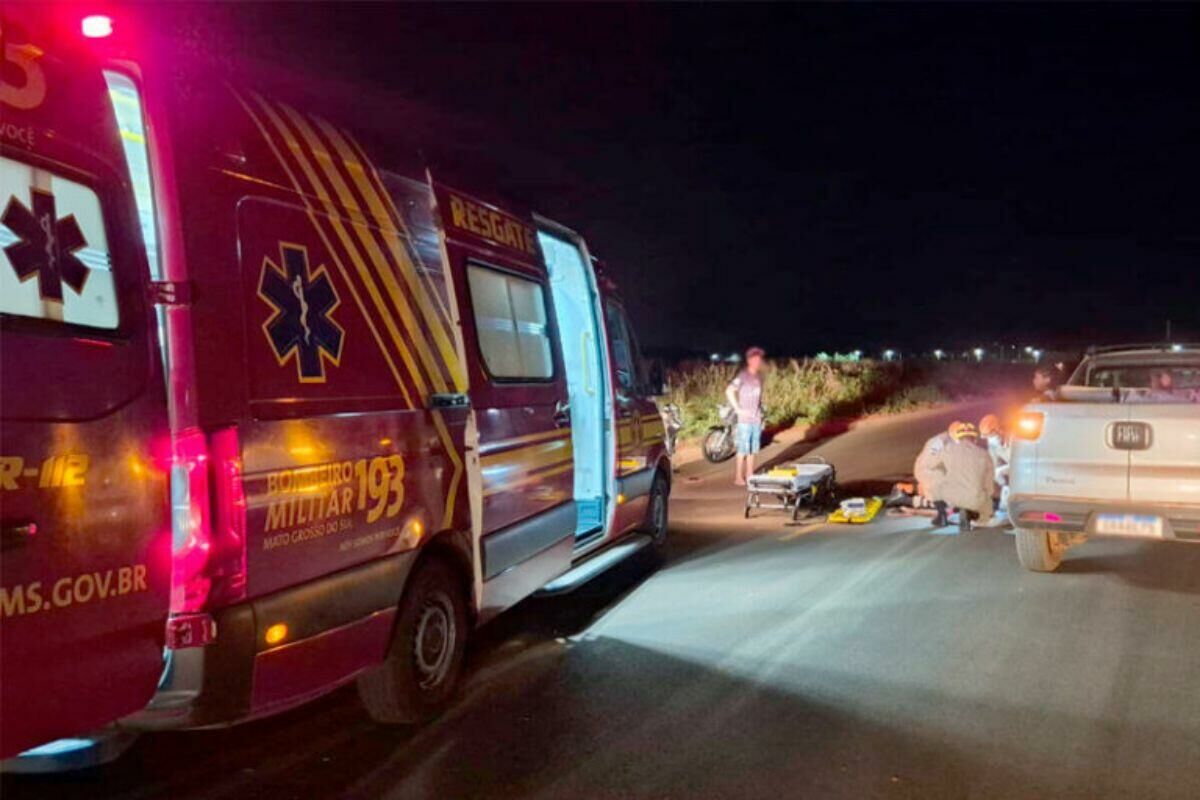 Imagem de compartilhamento para o artigo Motociclista fica ferido após queda em rotatória de Chapadão do Sul da MS Todo dia